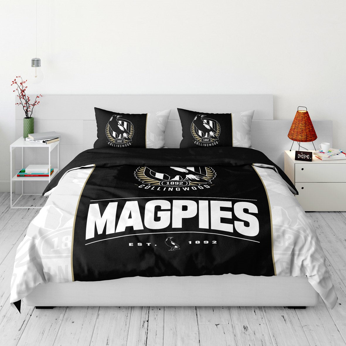 SALE Collingwood Magpies AFL Logo Quilt Doona Cover Set - Queen Size